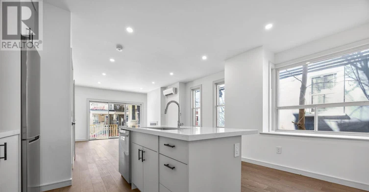 MAIN FLOOR-23 Fernwood Park Avenue, Toronto, ON, M4E 3E9 - 3