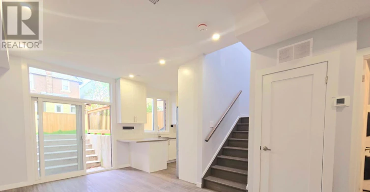 LANEWAY SUITE-94 Barrington Avenue, Toronto, ON, M4C 4Z1 - 4