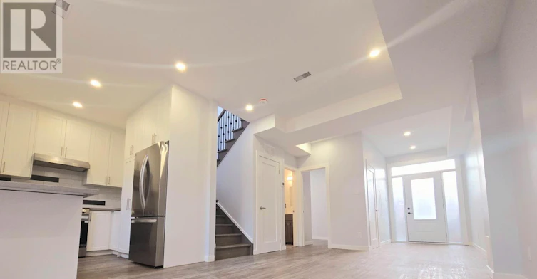 LANEWAY SUITE-94 Barrington Avenue, Toronto, ON, M4C 4Z1 - 3