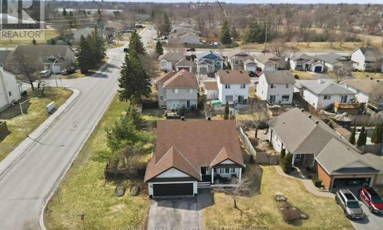 4 Mcdiarmid Lane N
