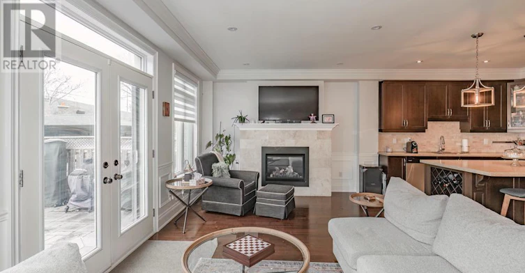 100 Falstaff Avenue, Toronto, ON, M6L 2E4 - 9