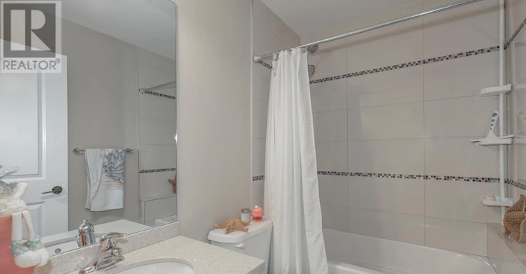 100 Falstaff Avenue, Toronto, ON, M6L 2E4 - 18