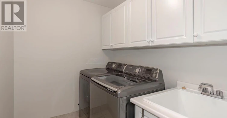 100 Falstaff Avenue, Toronto, ON, M6L 2E4 - 19