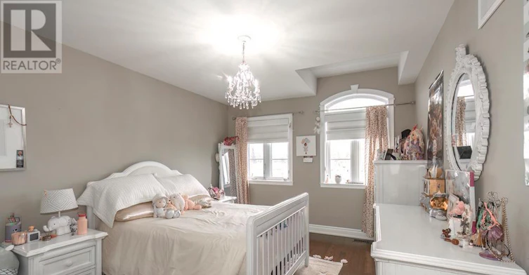 100 Falstaff Avenue, Toronto, ON, M6L 2E4 - 17