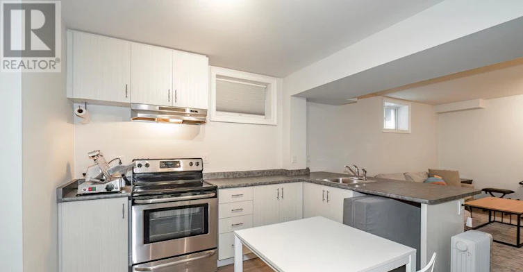 100 Falstaff Avenue, Toronto, ON, M6L 2E4 - 22