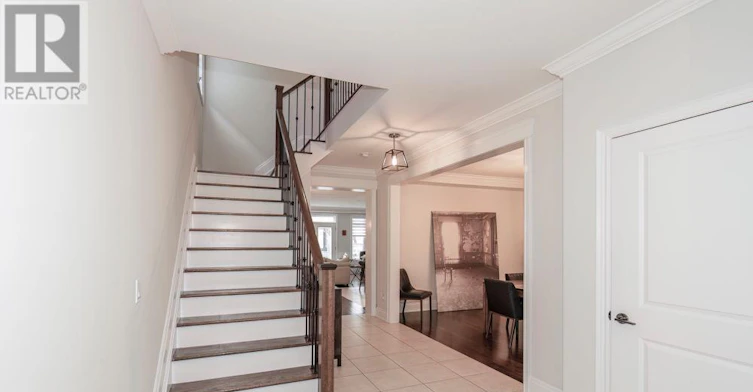 100 Falstaff Avenue, Toronto, ON, M6L 2E4 - 3