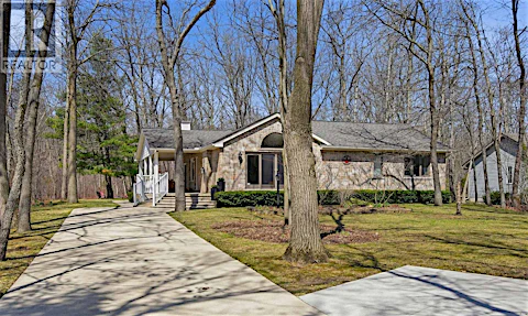 8816 Timberwood Trail, Lambton Shores, ON, N0M 1T0