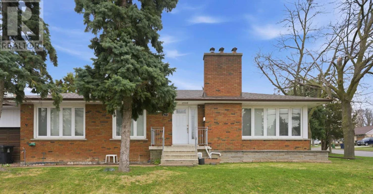 1-27 Kingsview (Lower Boulevard, Toronto, ON, M9R 1T5