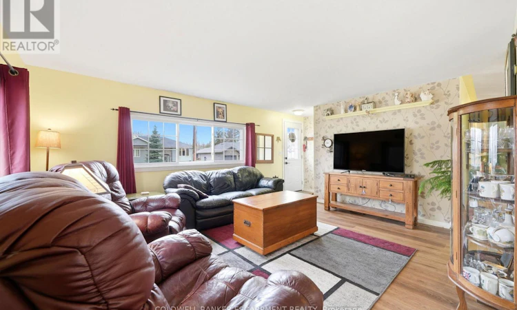 273 Elgin Street S