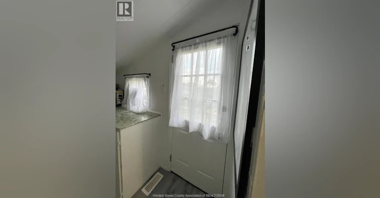 1058 California, Windsor, ON, N9B 2Z7 - 13