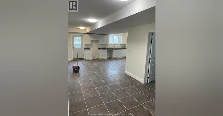 LOWER-726 Grand Marais Road East, Windsor, ON, N8X 3H8 - 2