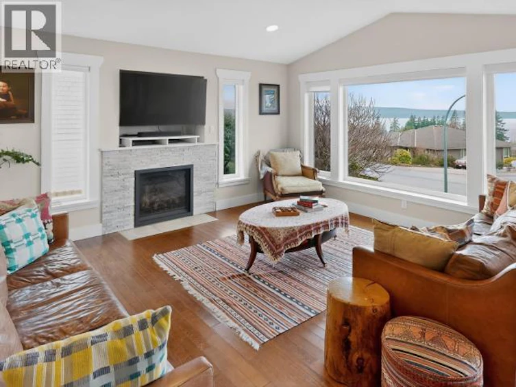 3488 Mackenzie Avenue, Powell River, BC, V8A 5G2 - 3