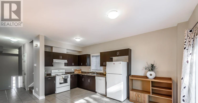 81 Wellington Street N, Thorold, ON, L2V 2E8 - 5