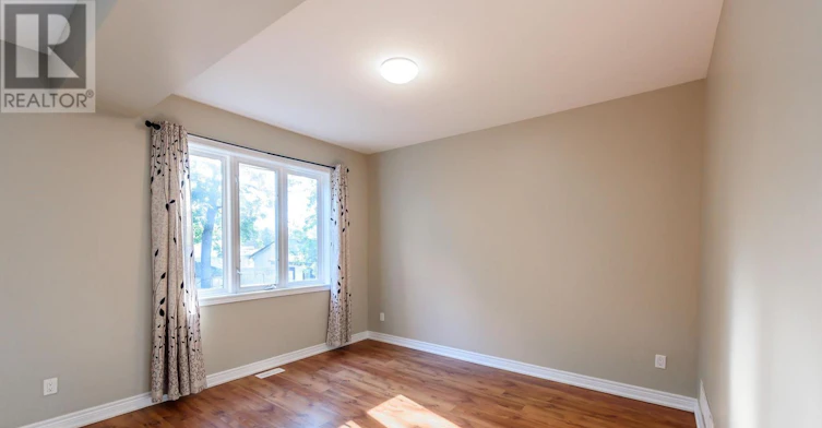 81 Wellington Street N, Thorold, ON, L2V 2E8 - 12