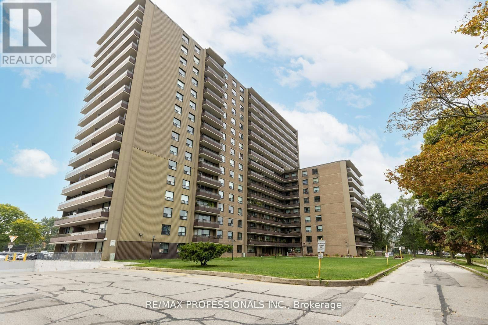 1704-180 Markham Road, Toronto, ON, M1M 2Z9