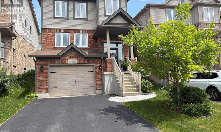 102 Oakes Crescent