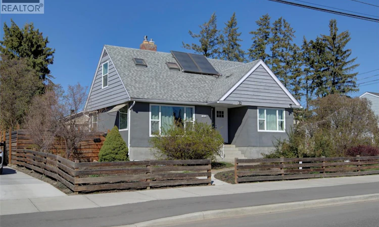 1505 32 Avenue