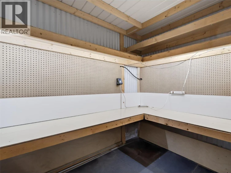 1453 NE Okanagan Avenue, Salmon Arm, BC, V1E 1N5 - 47