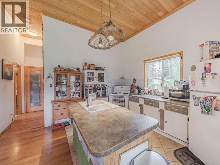 7478 Burgess Road, Deka Lake, BC, V0K 1X3 - 11