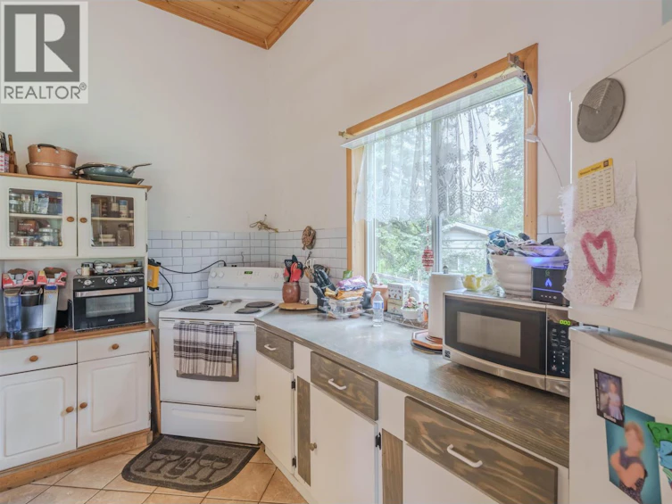 7478 Burgess Road, Deka Lake, BC, V0K 1X3 - 12