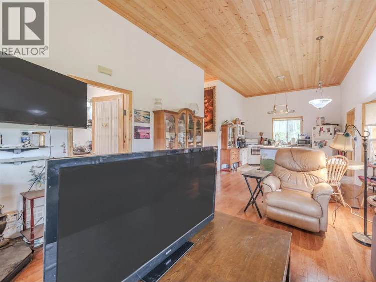 7478 Burgess Road, Deka Lake, BC, V0K 1X3 - 6