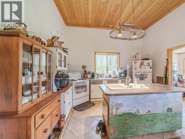 7478 Burgess Road, Deka Lake, BC, V0K 1X3 - 20