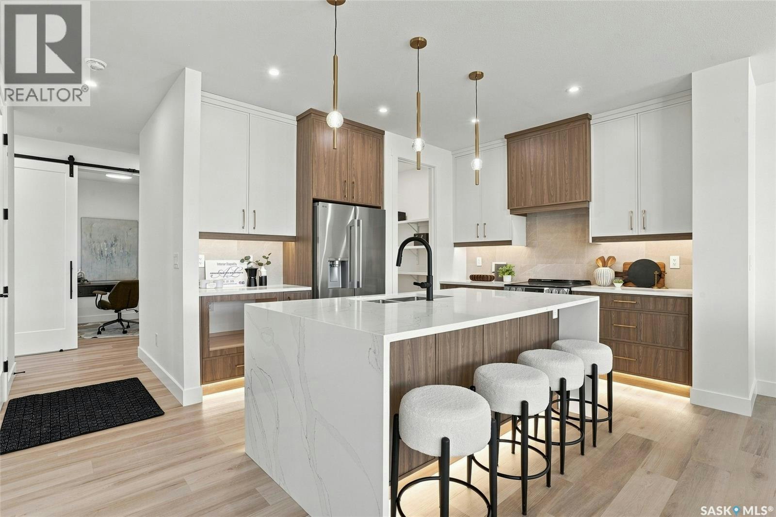 102 Cockcroft Manor, Saskatoon, SK, S7V 1Y5