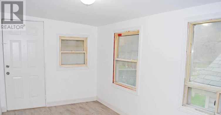 STUDIO-42 St Dunstan Drive, Toronto, ON, M1L 2V5 - 2