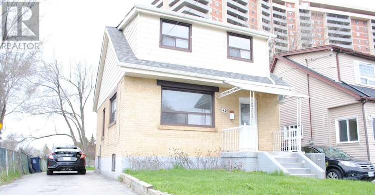 STUDIO-42 St Dunstan Drive, Toronto, ON, M1L 2V5