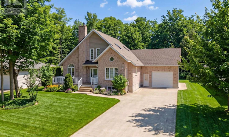207 Birch Crescent