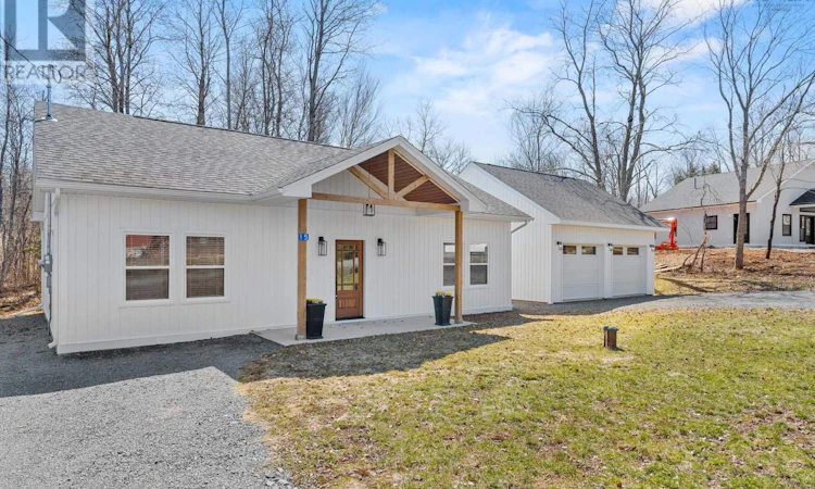 15 Chalet Crescent