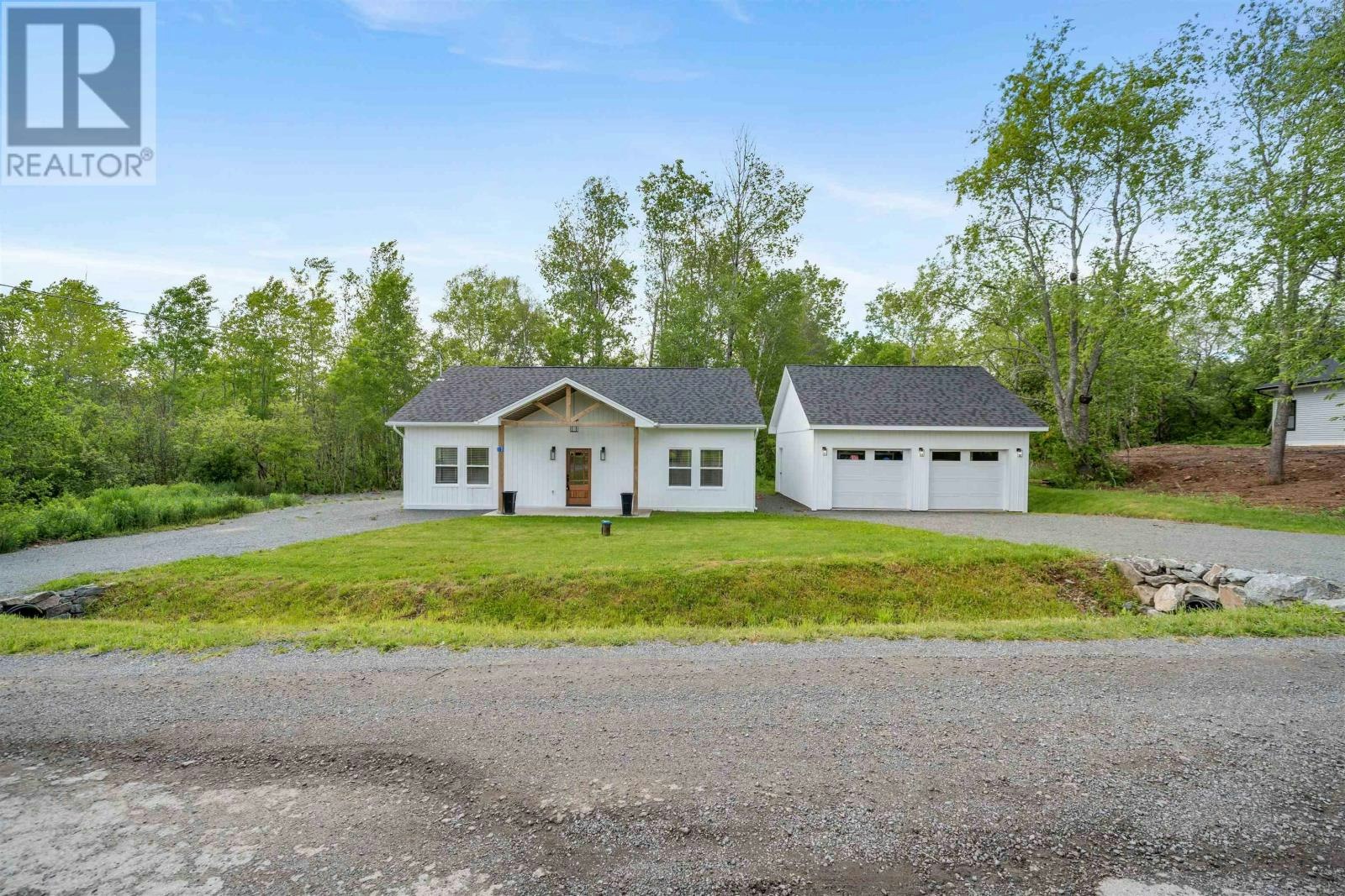 15 Chalet Crescent, Brooklyn, NS, B0N 1L0