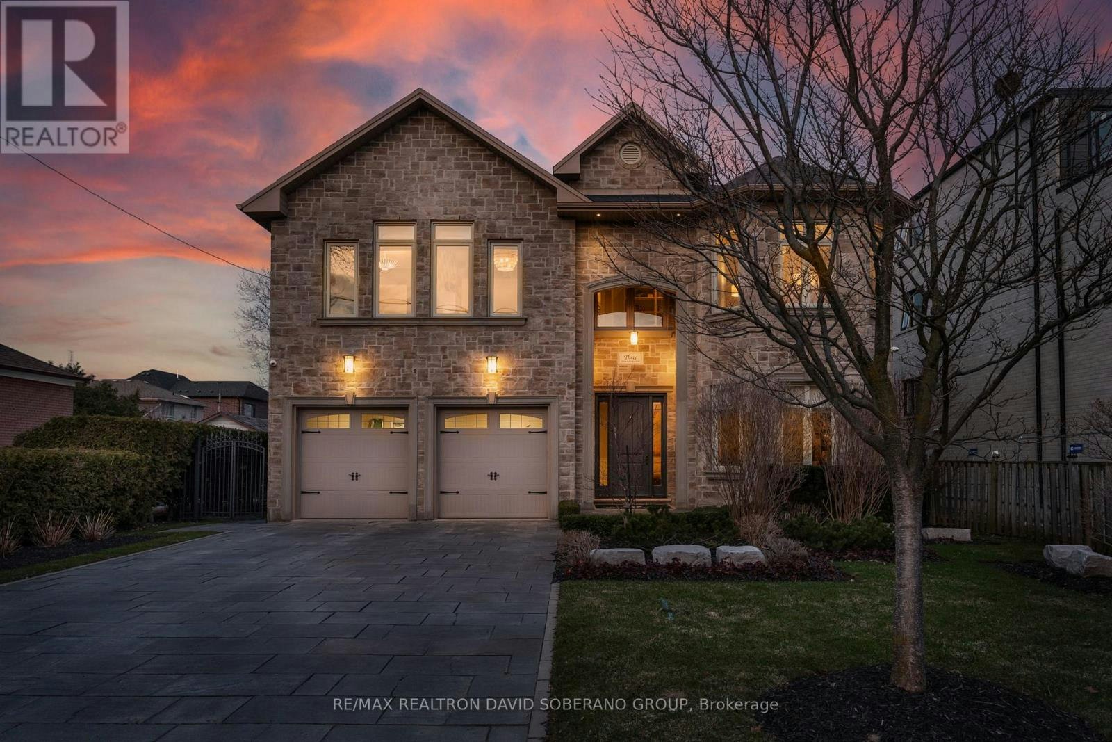 3 Dunsmore Gardens, Toronto, ON, M3H 3M1