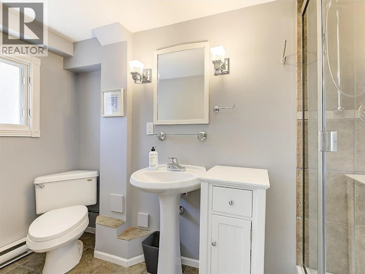 645 Francis Avenue, Kelowna, BC, V1Y 5G4 - 54