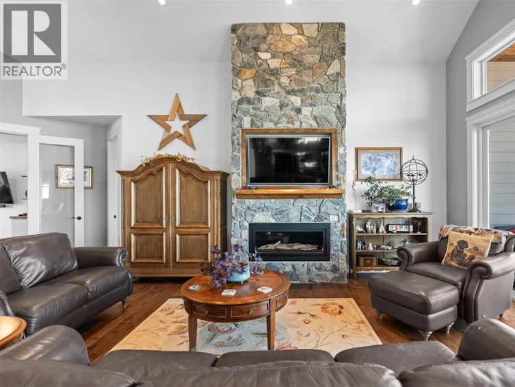 1548 Phoenix Drive, Vernon, BC, V1B 4B3 - 11