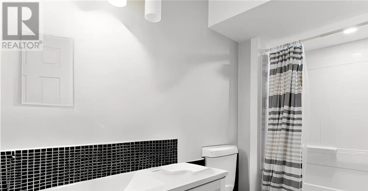 LOWER-203 Commercial Street, Welland, ON, L3B 5Z5 - 6