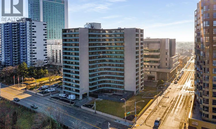 311-111 Riverside Drive East