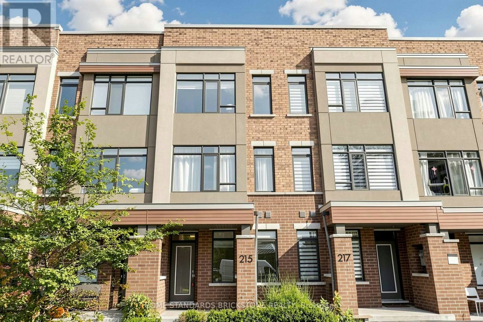 215 Salterton Circle, Vaughan, ON, L6A 4Z2