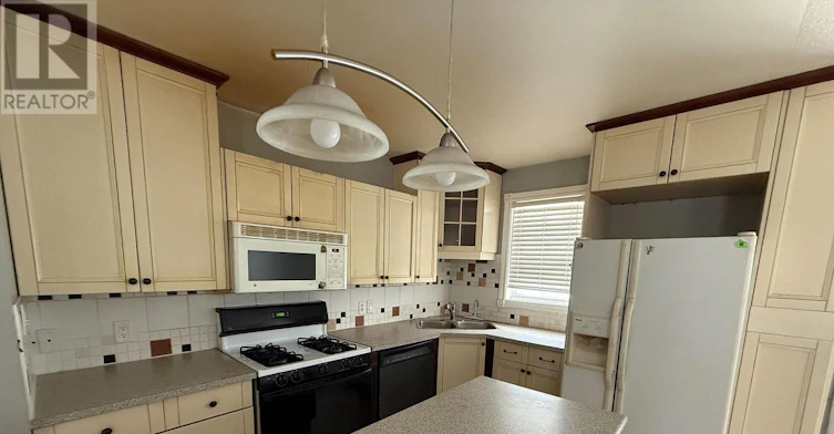MAIN-24 Eastwood Drive, Welland, ON, L3C 6W4 - 4