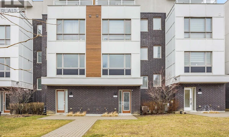 11-1870 Altona Road