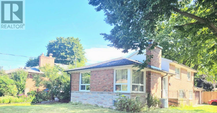 2 Davis Downs Place, Toronto, ON, M1E 3L4