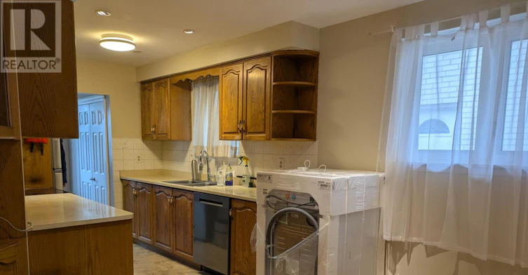 3364 Cedar Creek Drive, Mississauga, ON, L4Y 2Y1 - 2
