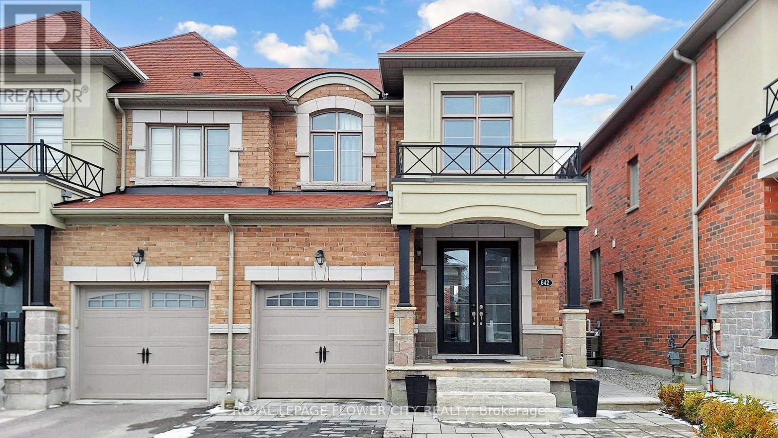 642 Sweetwater Crescent, Newmarket, ON, L3X 0H5