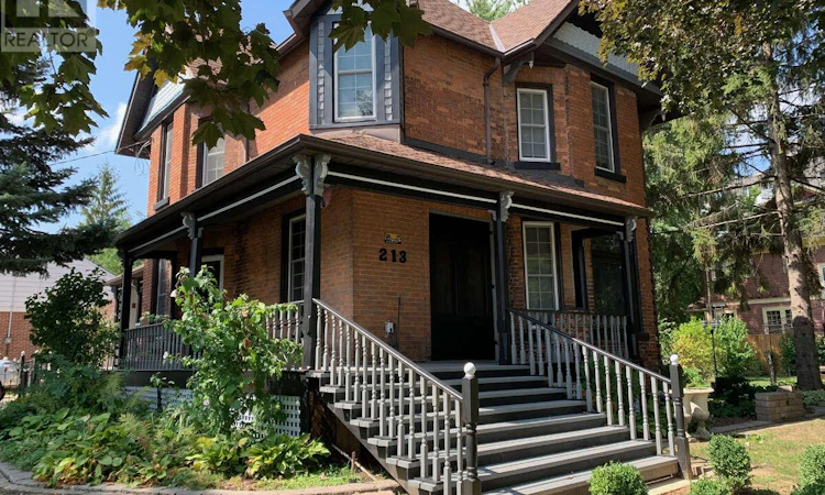 213 Vidal Street S