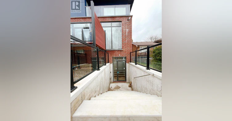 17 Cavotti Crescent, Toronto, ON, M3H 4V2 - 2