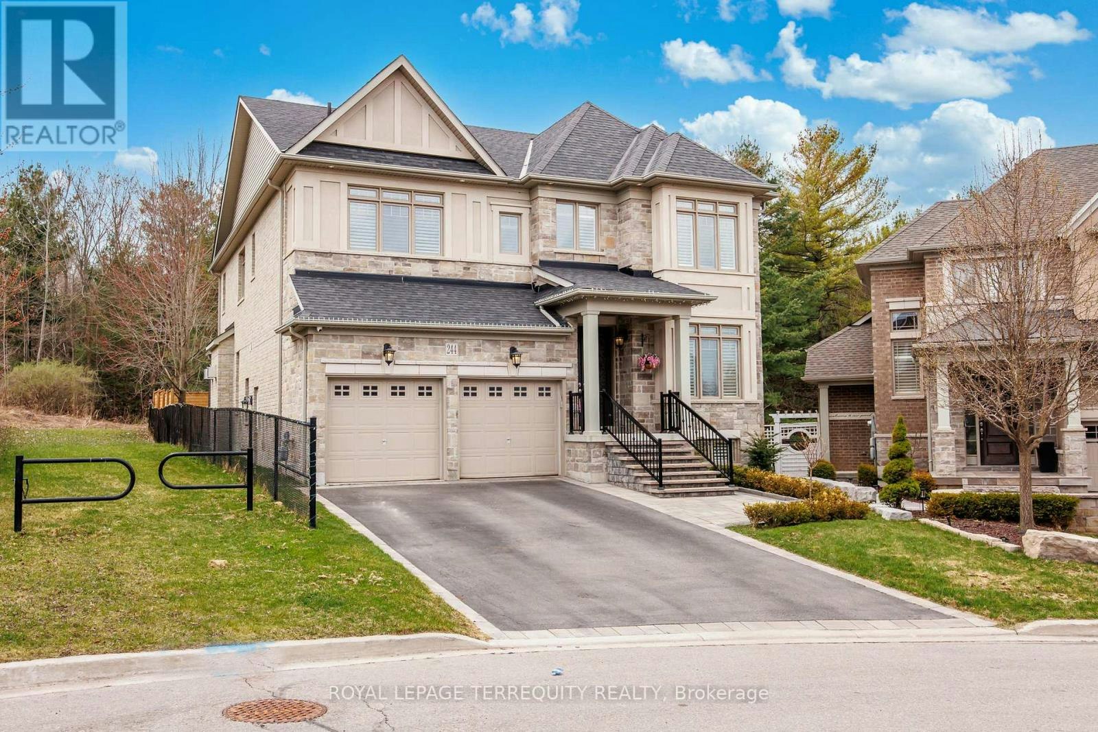 244 Frederick Curran Lane, Newmarket, ON, L3X 0B9