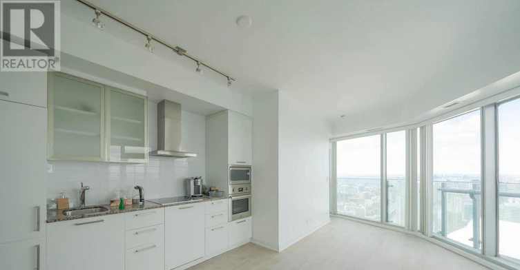 5607-12 York Street, Toronto, ON, M5J 2Z2