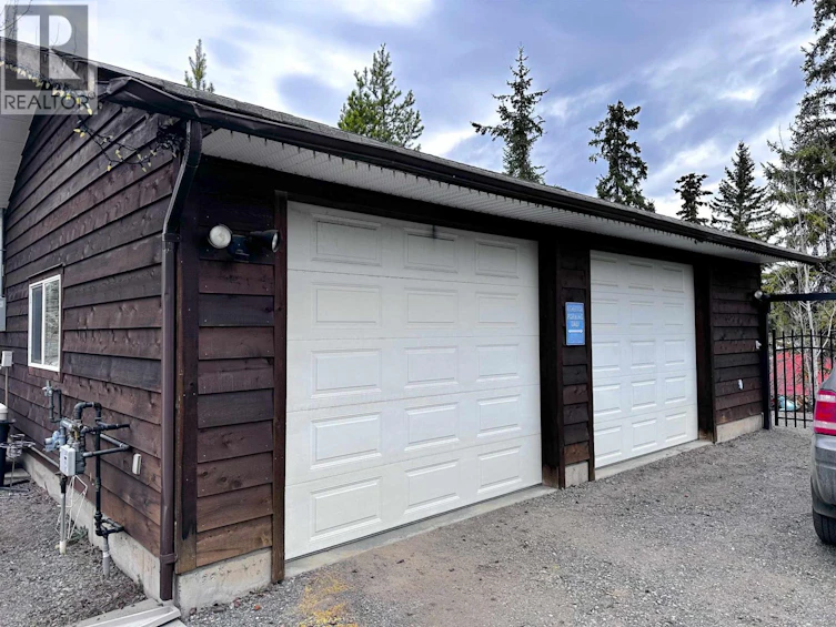 6361 Moose Point Drive, 100 Mile House, BC, V0K 2K1 - 11