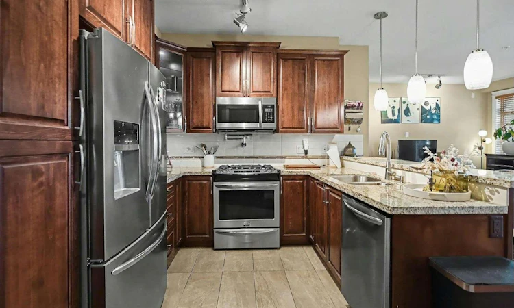 427-2860 Trethewey Street