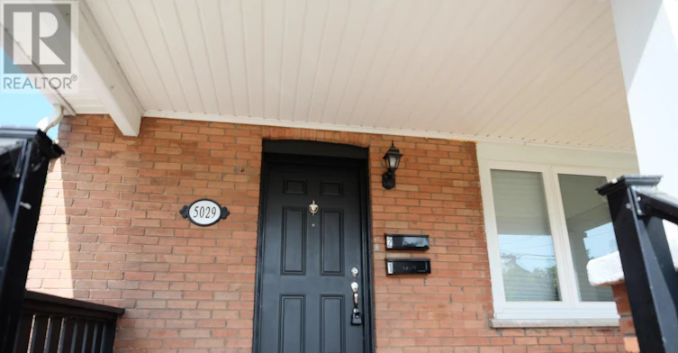2-5029 Fourth Avenue, Niagara Falls, ON, L2E 4P5 - 2